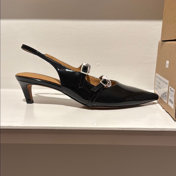 Madewell pointy toes sling backs in patent leather. - Picture 4 of 6